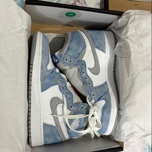 Jordan 1 Retro High Hyper Royal Smoke Grey (GS)